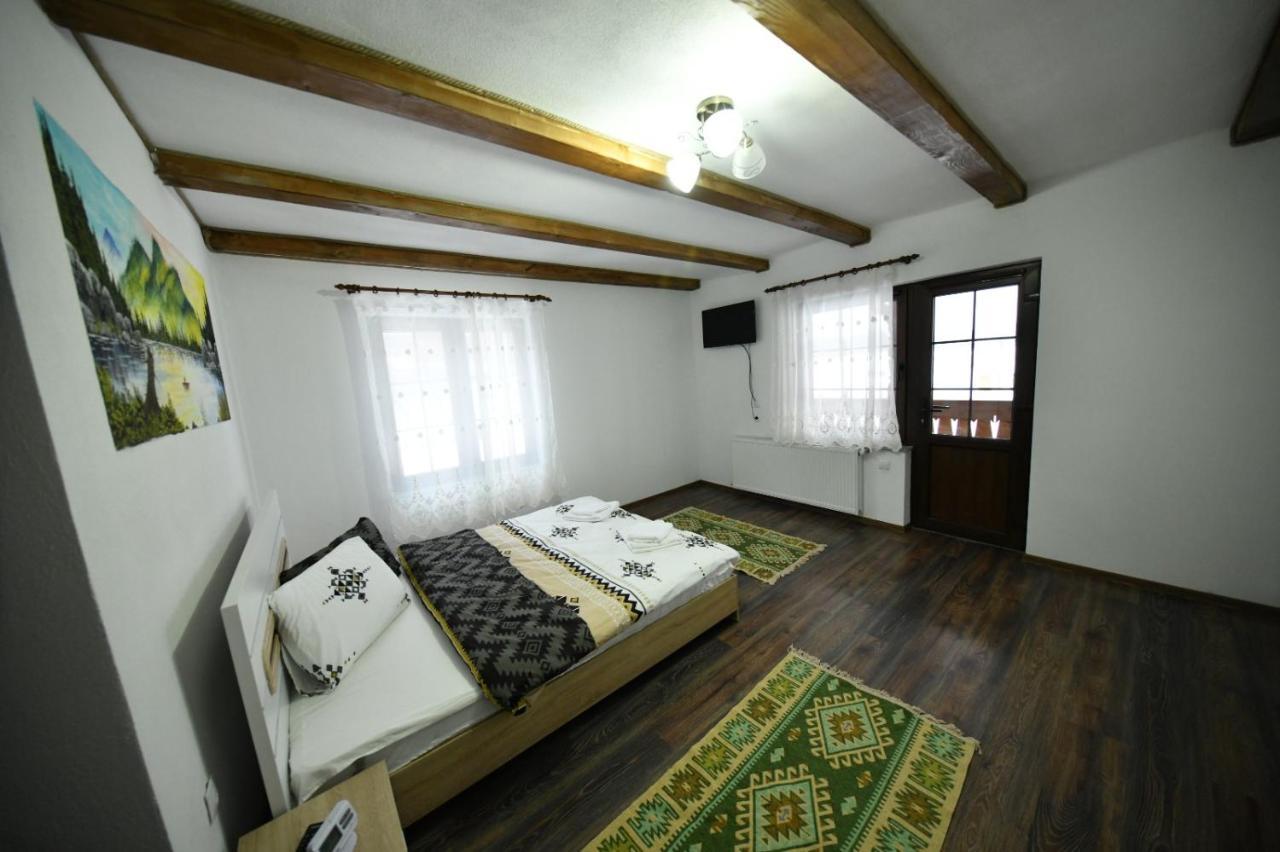 Conacul Cosaului Otel Feresti Dış mekan fotoğraf