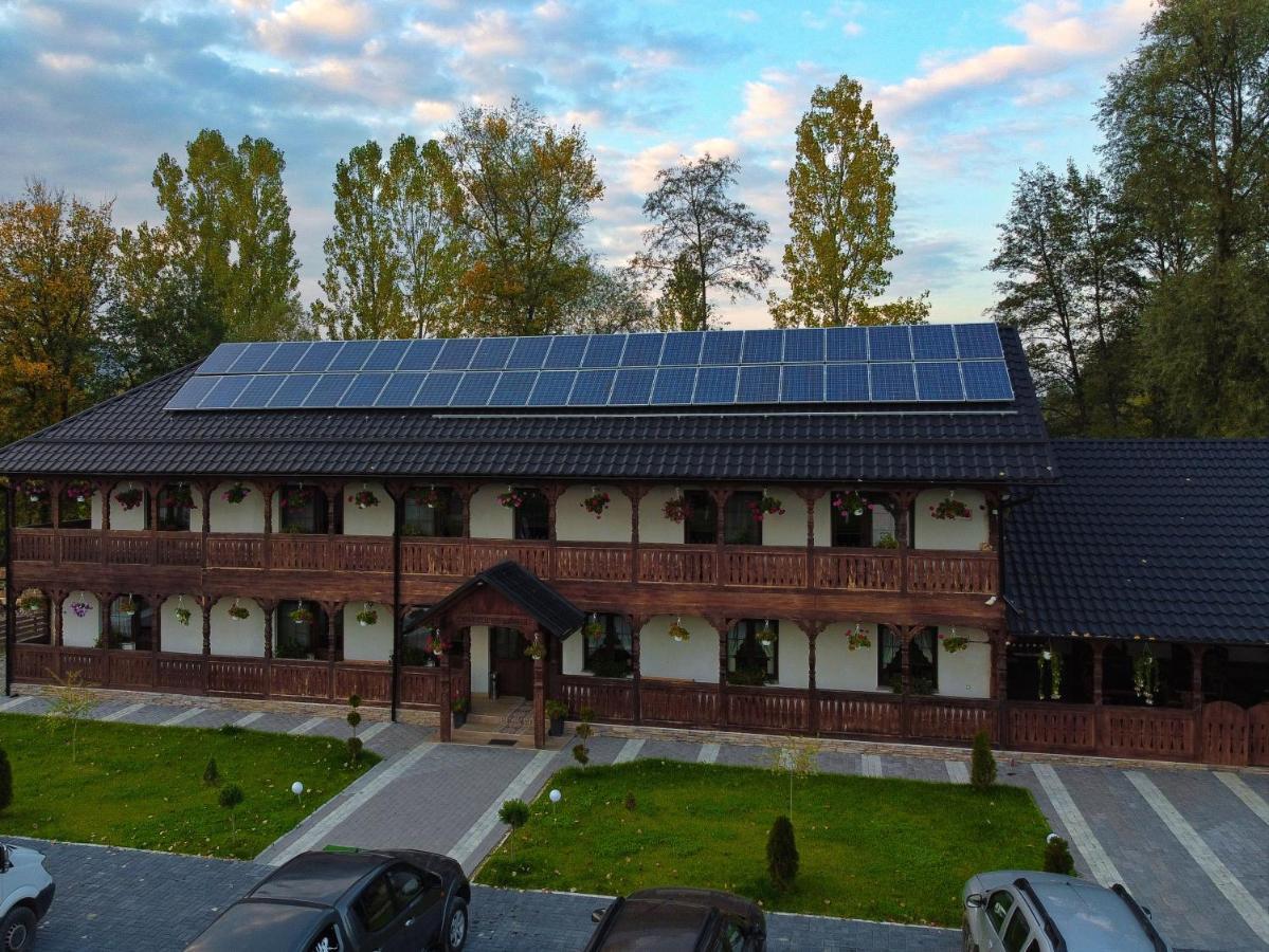Conacul Cosaului Otel Feresti Dış mekan fotoğraf