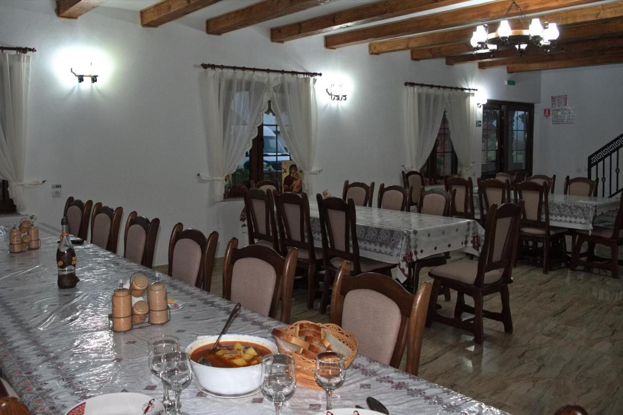 Conacul Cosaului Otel Feresti Dış mekan fotoğraf