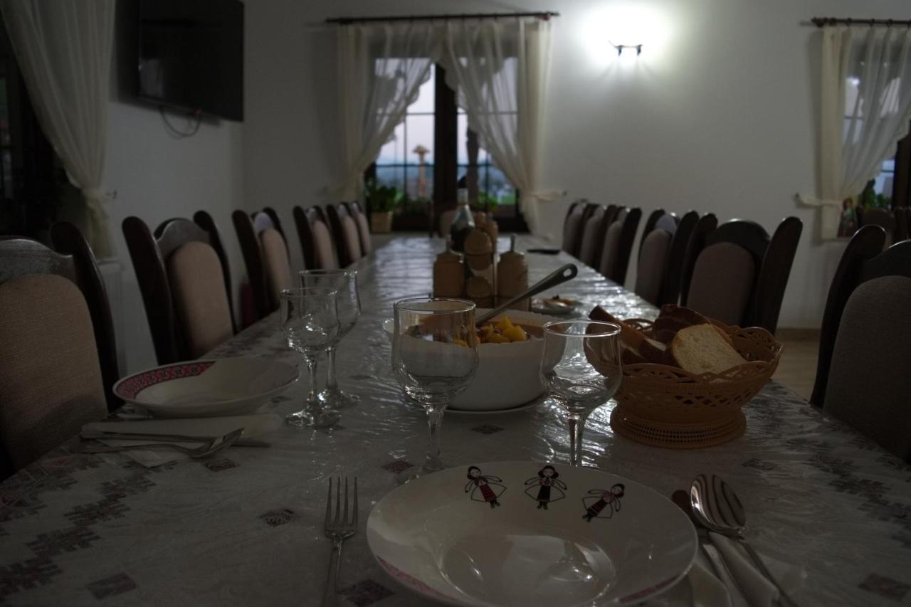 Conacul Cosaului Otel Feresti Dış mekan fotoğraf