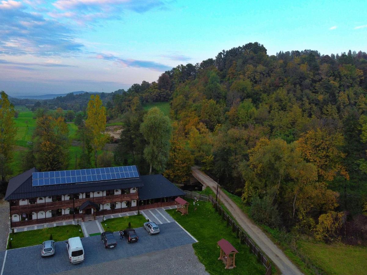 Conacul Cosaului Otel Feresti Dış mekan fotoğraf