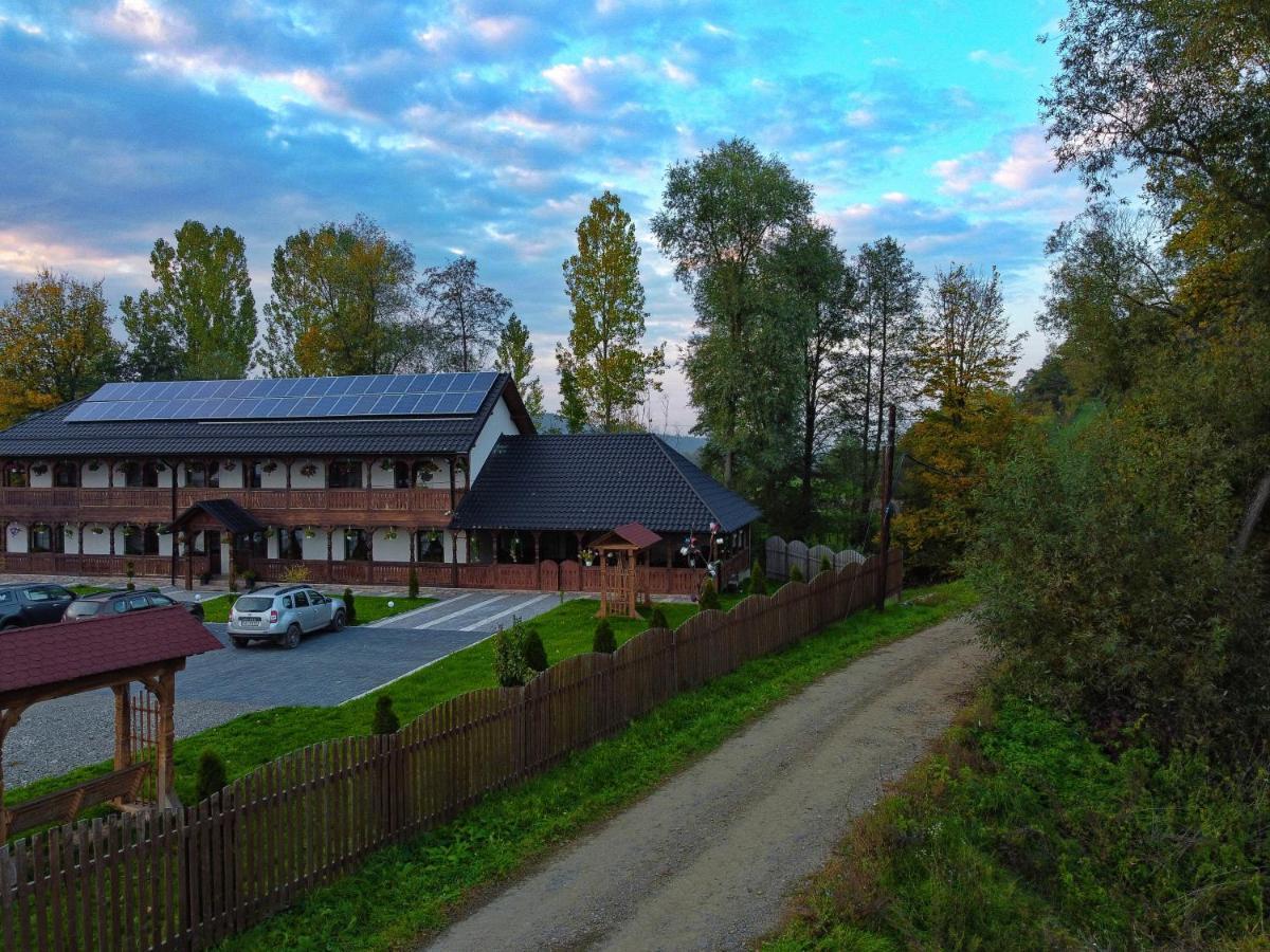 Conacul Cosaului Otel Feresti Dış mekan fotoğraf