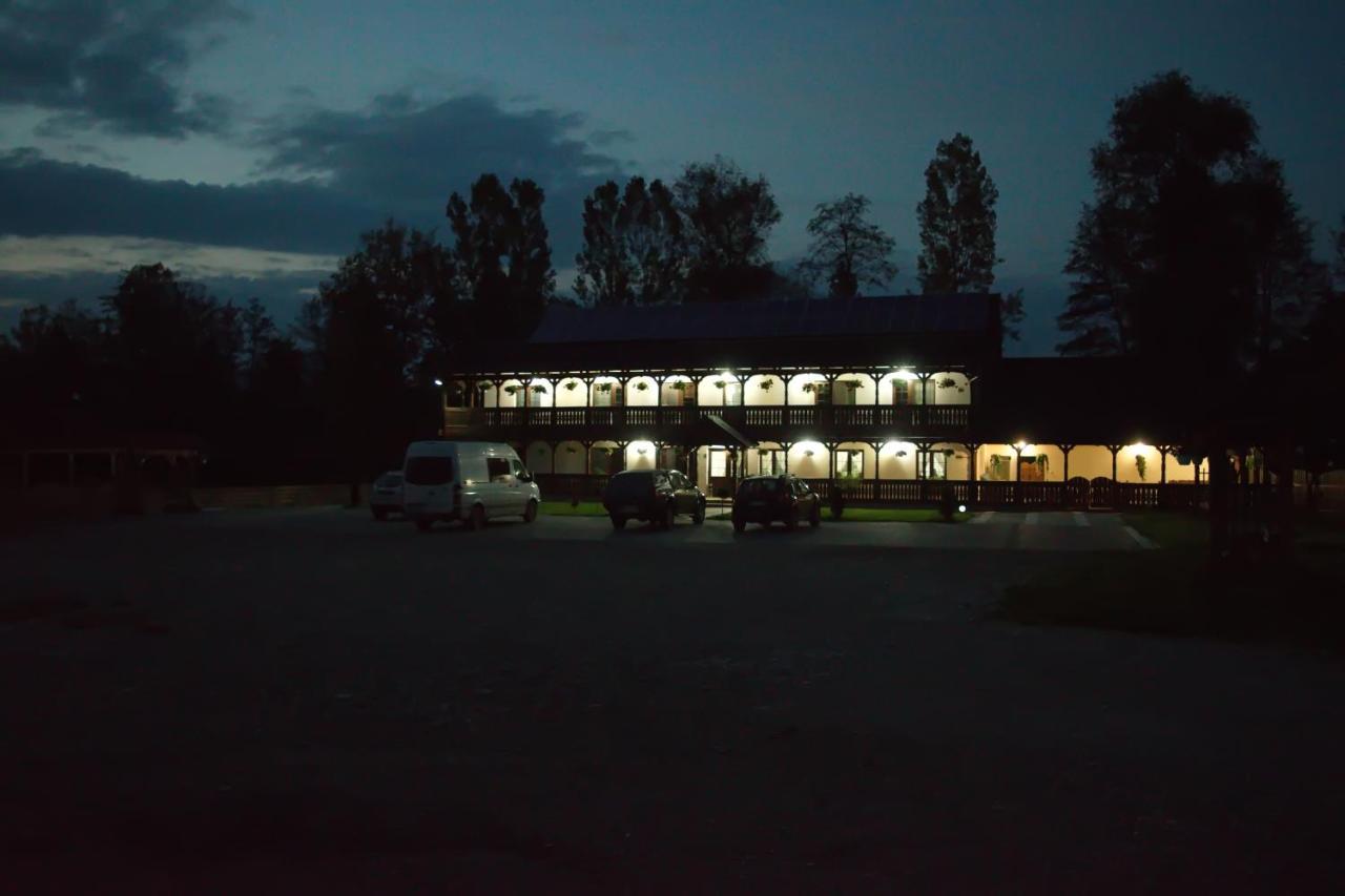 Conacul Cosaului Otel Feresti Dış mekan fotoğraf
