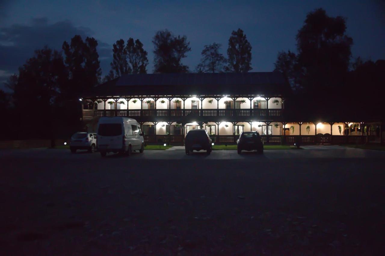 Conacul Cosaului Otel Feresti Dış mekan fotoğraf