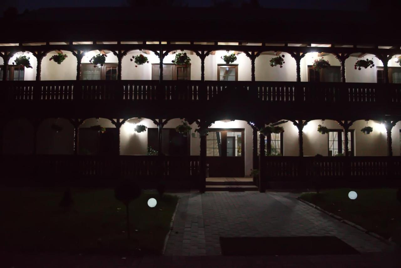 Conacul Cosaului Otel Feresti Dış mekan fotoğraf