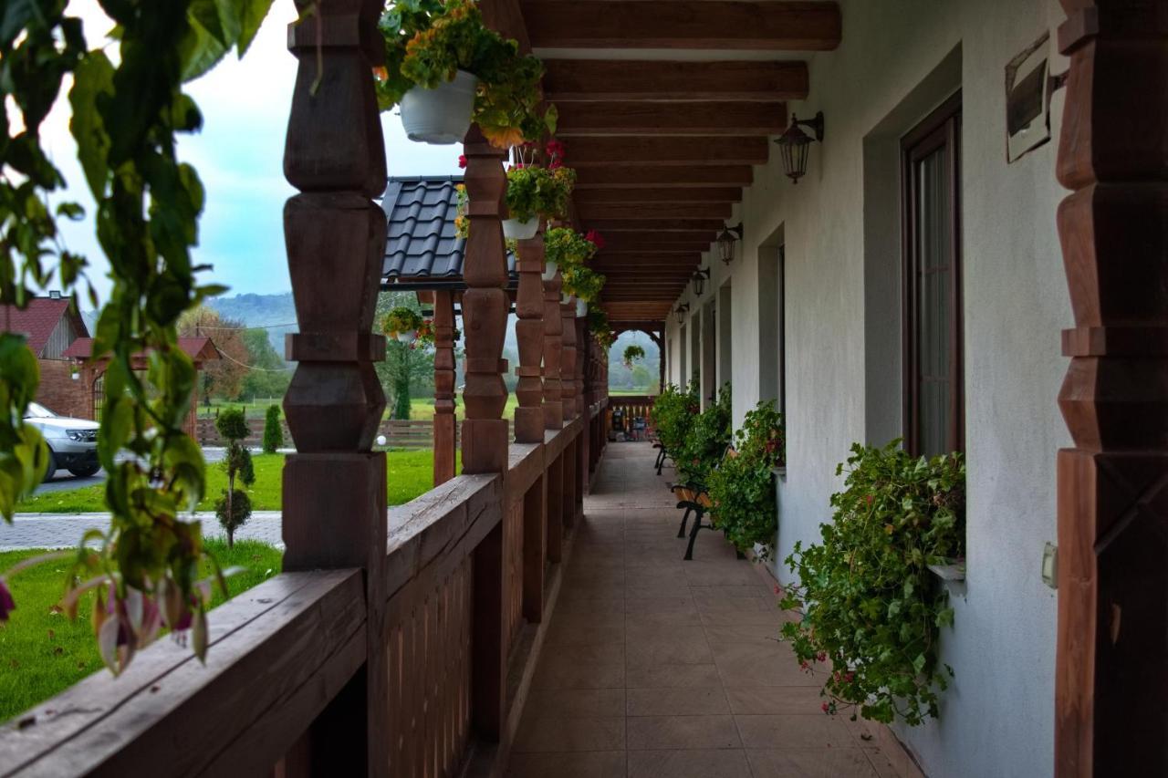 Conacul Cosaului Otel Feresti Dış mekan fotoğraf