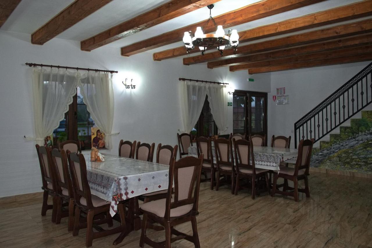 Conacul Cosaului Otel Feresti Dış mekan fotoğraf